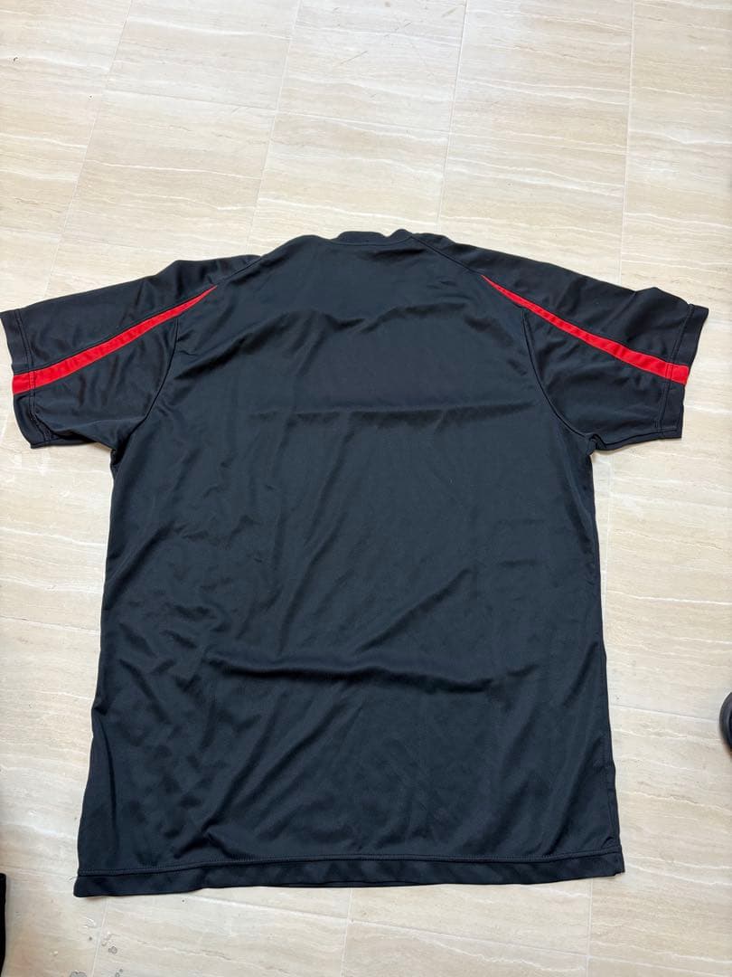 asics スポーツシャツ 日本国旗付き 黒赤