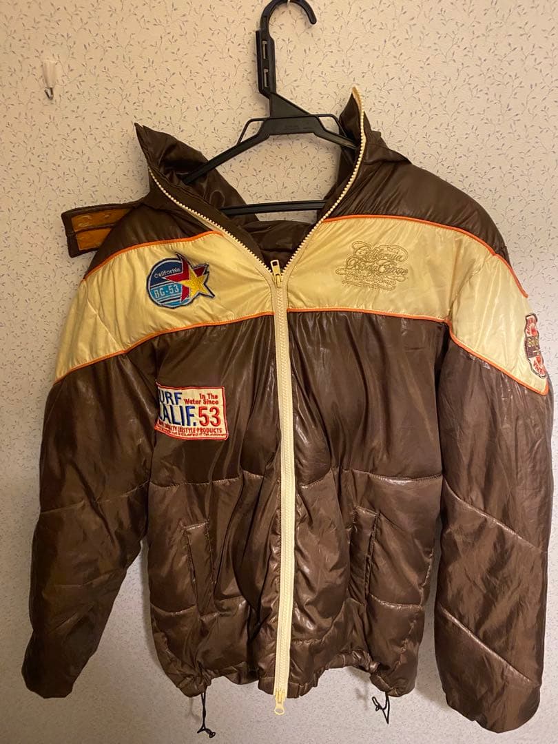 フード付きブラウンダウンジャケット