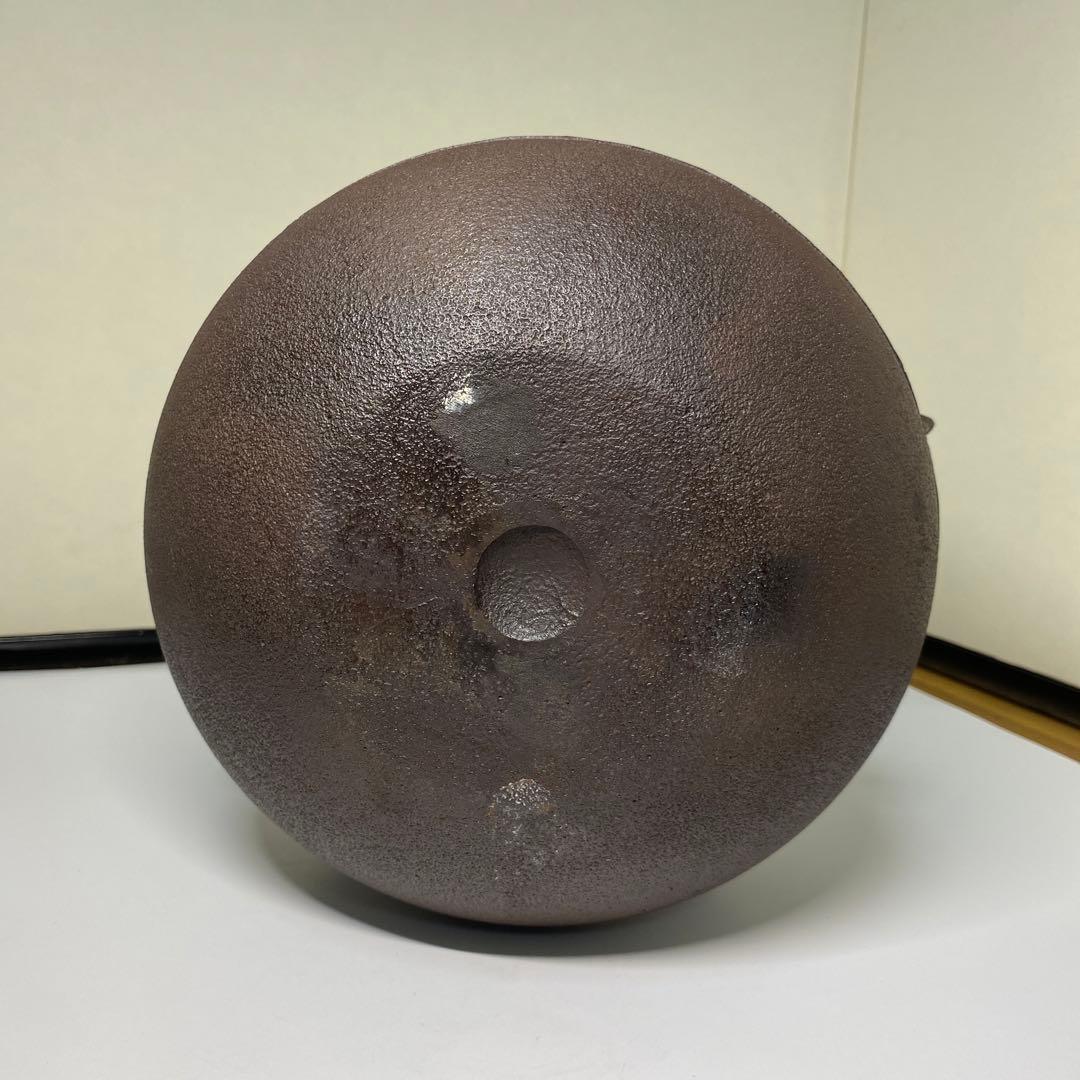 【茶道具】金森紹栄造　亀甲鶴文独楽釜　風炉用　（共箱）