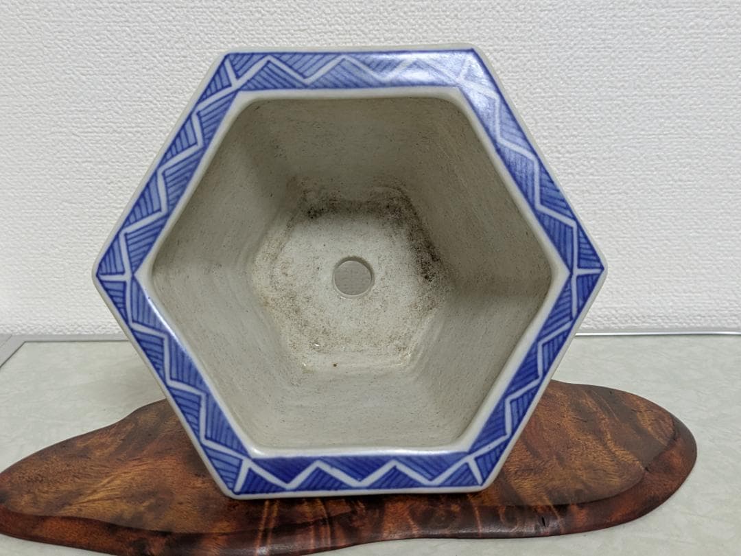 青絵柿山水図六角盆栽鉢／蘭鉢　落款有/作者年代不明　幅12㎝×高8.3㎝