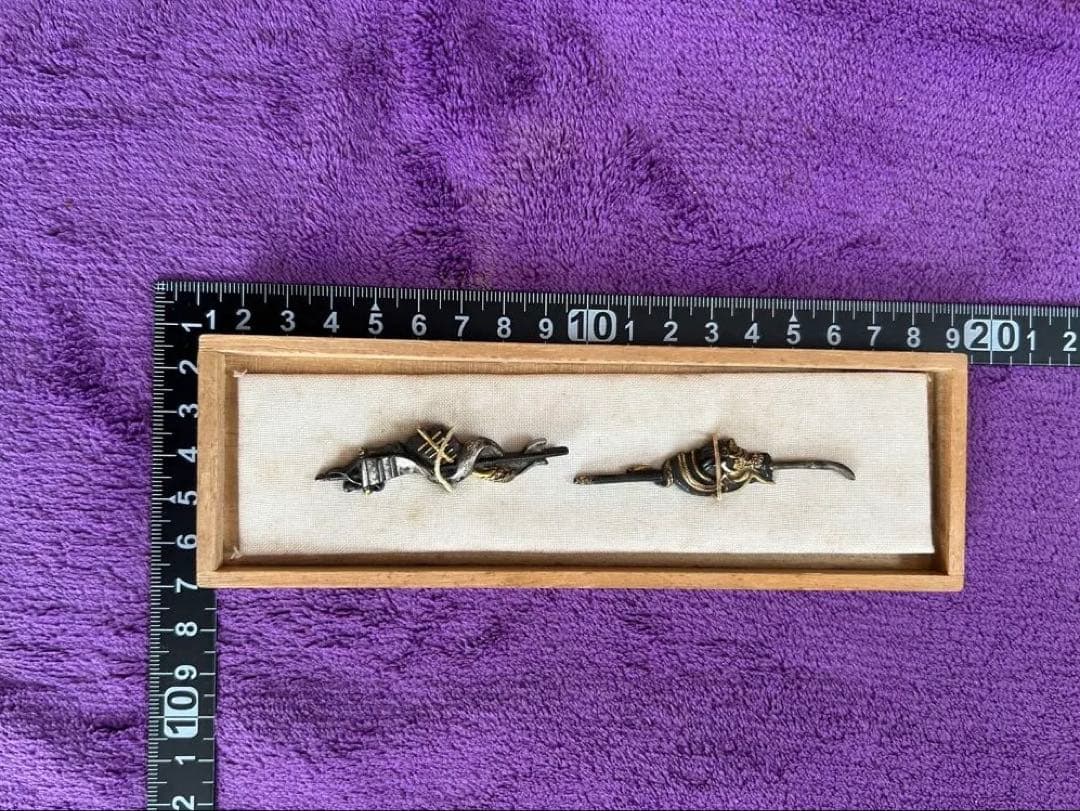 目貫 （兜モチーフ・軍配） 日本刀 刀装具 骨董 アンティーク