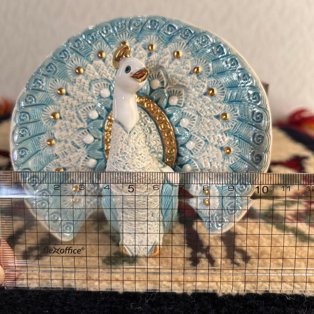 リンコナダ　白孔雀