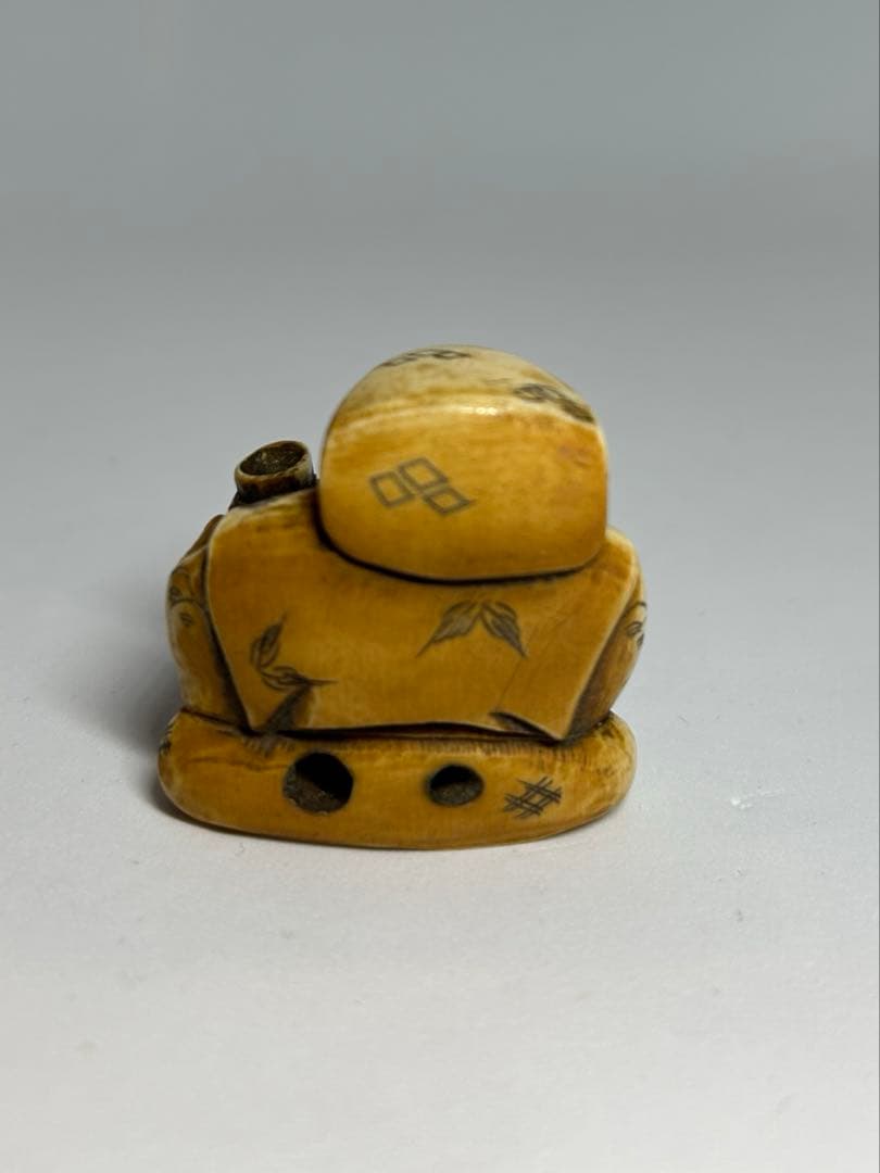 【銘あり】根付 人物像　大黒天風 骨 牙 （天然素材） 千広銘　29g