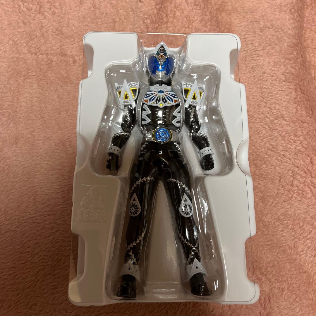 フィギュアーツ　真骨彫製法　仮面ライダーサガ　キバ　S.H.Figuarts