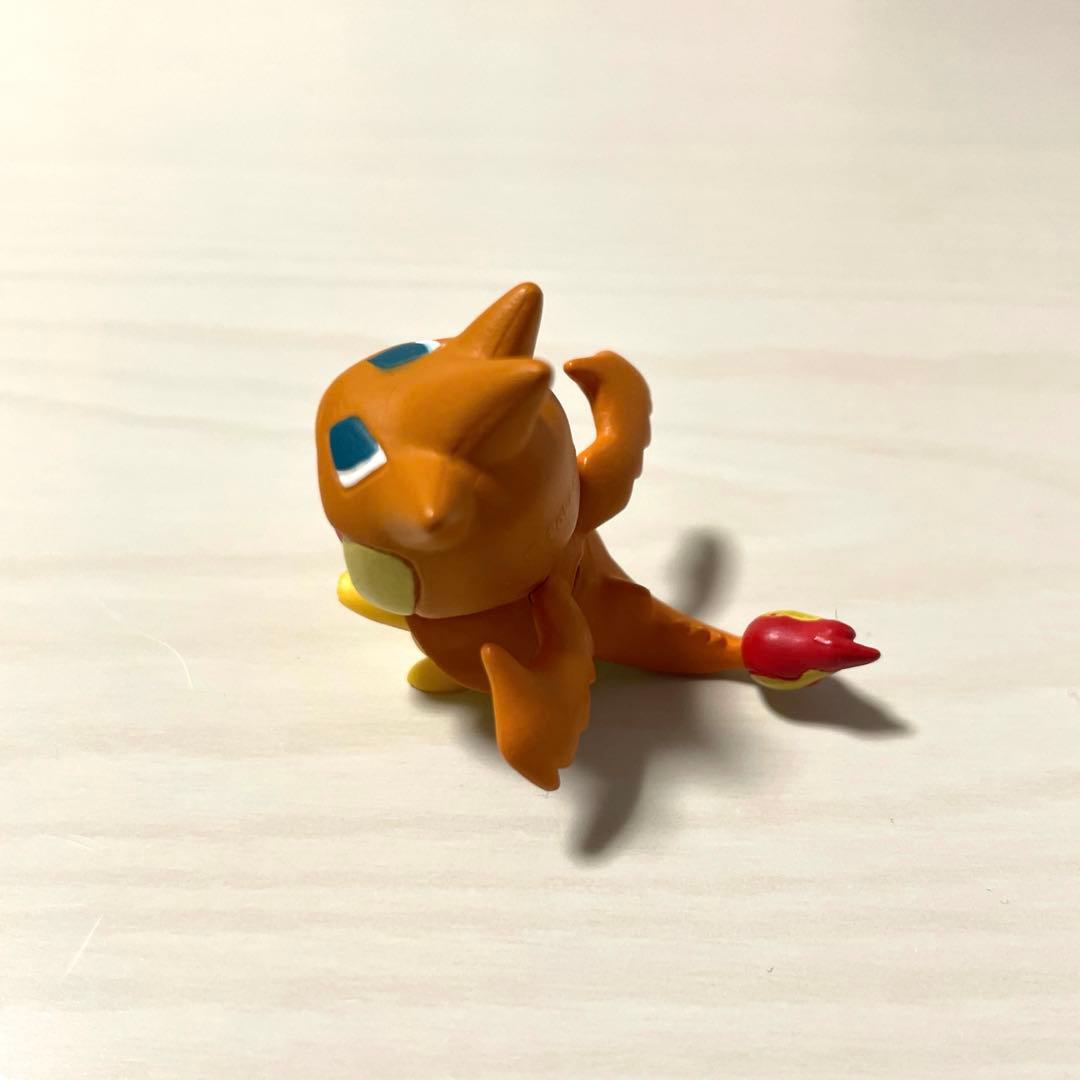 メガポンチョを着たピカチュウ ミニフィギュア メガリザードン