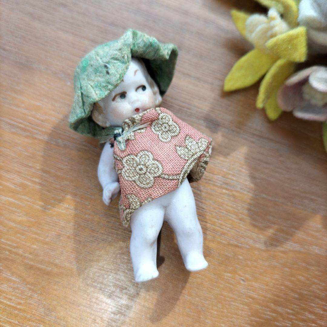 ドイツ　アンティーク　HERTWIG ミニチュアビスクドール　帽子を被った女の子