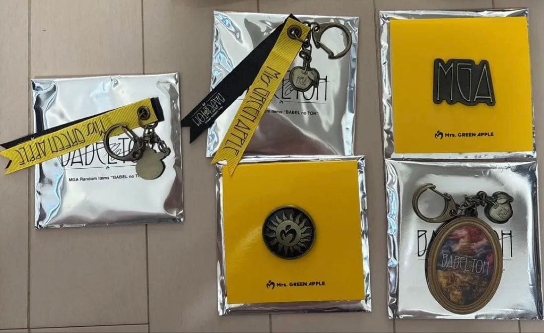 ミセス　バベル　ランダム　キーホルダー　ピンズ