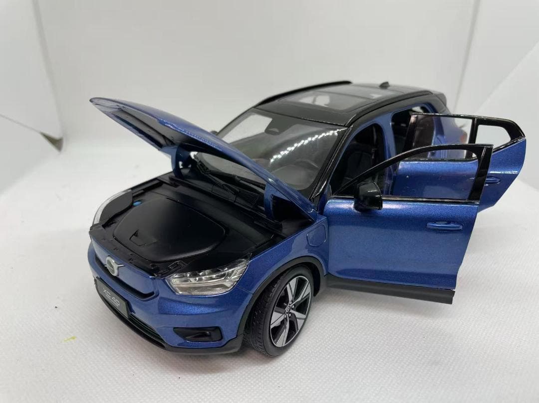 105-029 1/18 ボルボ VOLVO XC40 ブルー