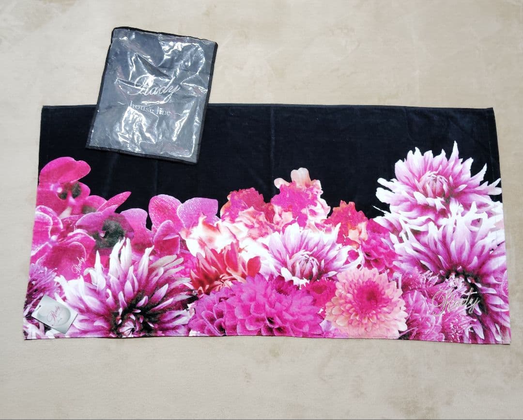 【入手困難 完売品】廃盤 新品タグ付radyレディ リゾフラ バスタオル ロゴ