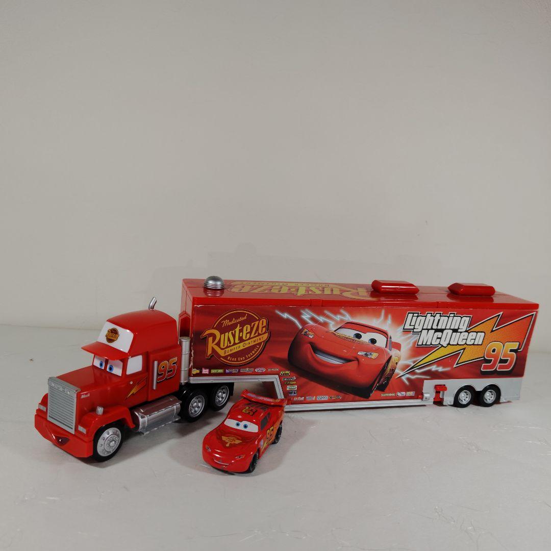 トミカ　カーズラジエータースプリングス＆トレーラマック