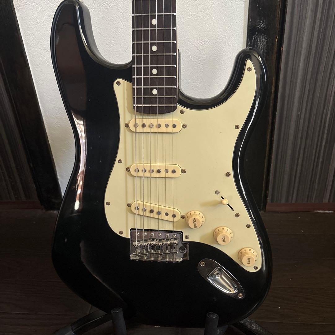 Mavis MST-800 ストラトキャスタータイプ