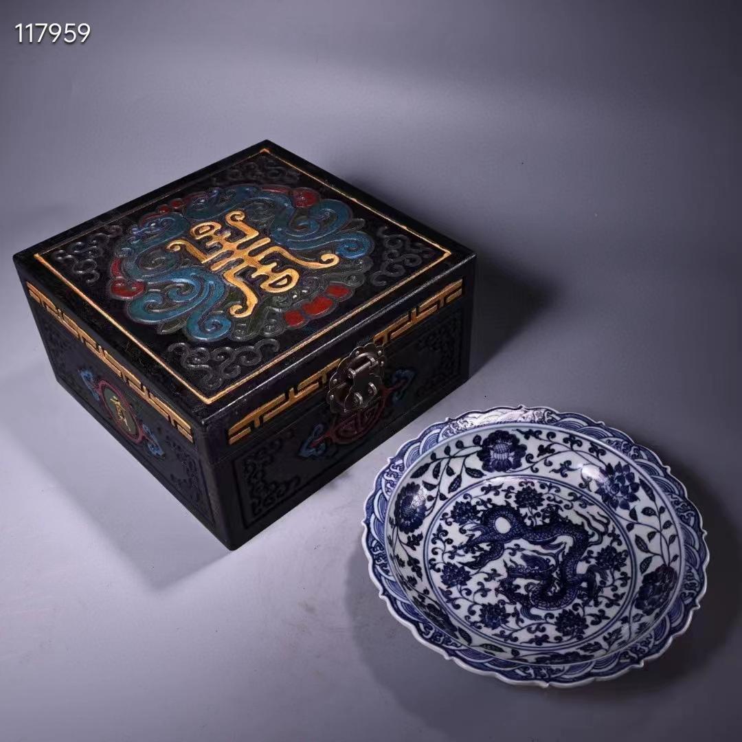 中国古美術・珍蔵收・藍釉青花龍図陶磁器皿・青花瓷器・陶芸・純手絵・文房置物