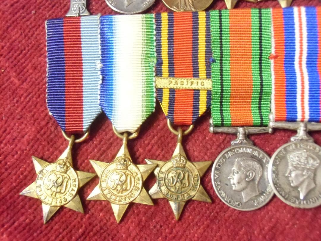 ＧＢイギリス軍/英軍＊夜会服・礼装用ミニチュア８連＆７連勲章セット（実物）