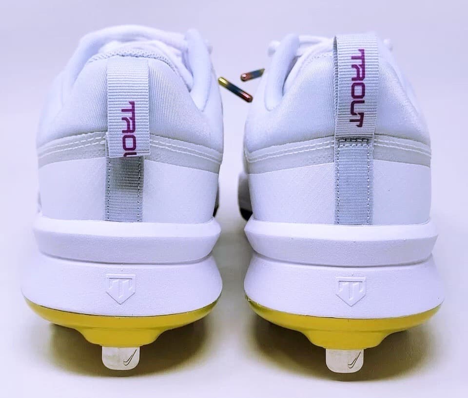 新品2026年USA限定★Nike★トラウト 9 Proレインボー★26cm☆