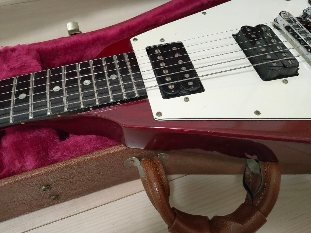 Gibson フライングV レッド ハードケース付き