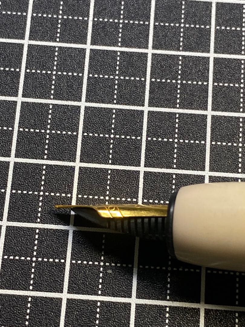 平井木工挽物所　雲舟シリーズ　鹿角　万年筆　字幅F