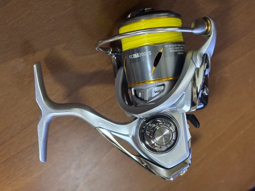 美品　ダイワ　21 フリームス FC LT 2000S リールスタンド付き