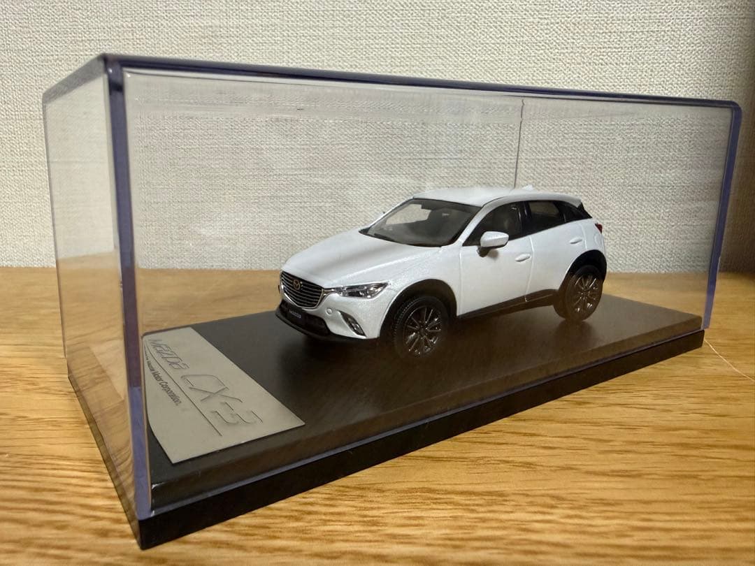 ミニカー1/43　マツダ　CX-3 ディーラー ふモデルカー カラーサンプル 白