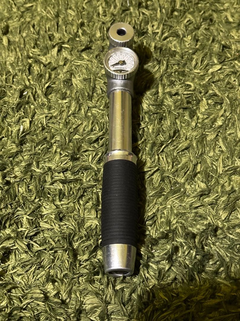 ブルックス　BROOKS 携帯ポンプ 圧力計付き　ハンドポンプ　コンパス付き