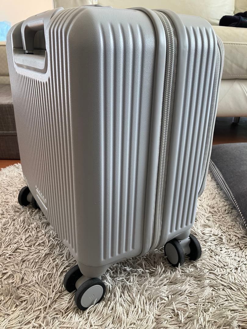 【新品未使用】イノベーター スーツケース innovator INV20 33L