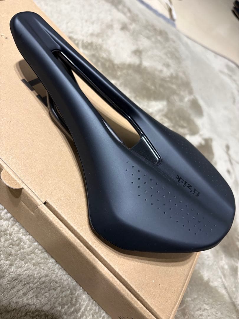 Fizik ARGO TEMPO R3 kium 150mm ブラック サドル