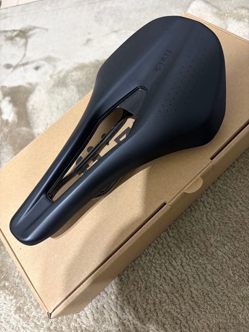 Fizik ARGO TEMPO R3 kium 150mm ブラック サドル