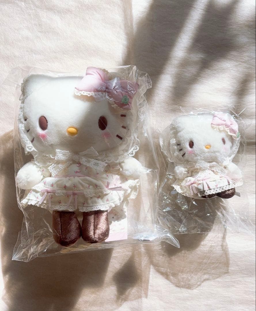 サンリオ　ハローキティ　フォレストレースマスコットホルダーとぬいぐるみセット