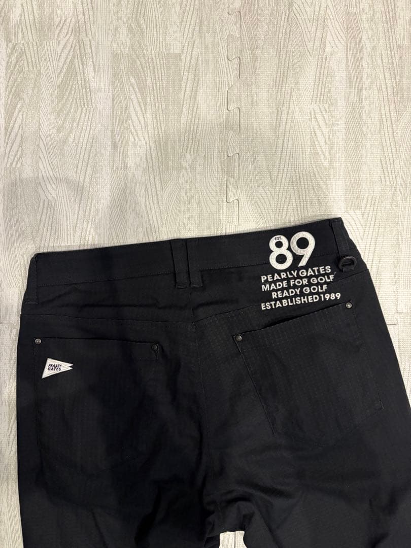 パーリーゲイツ　スリムフィット黒パンツ