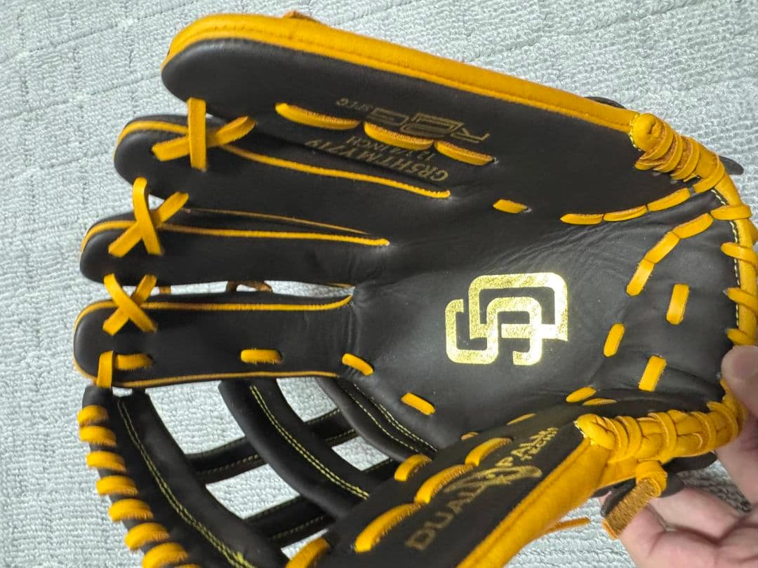 【限界値下】Rawlings 軟式グローブ 黒/黄　パドレスモデル