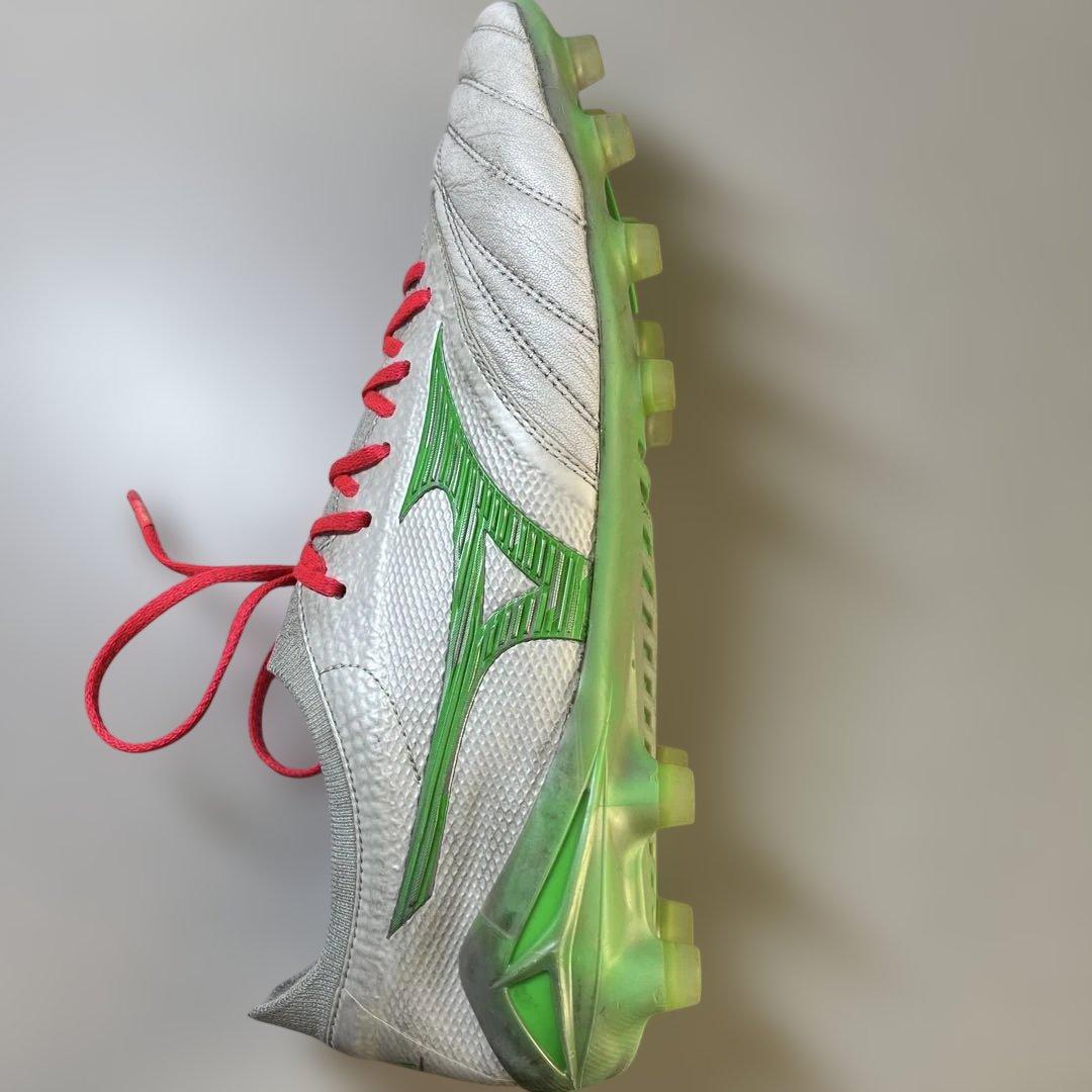 モレリアネオ4 β JAPANの限定カラー（白×緑）27.5cm