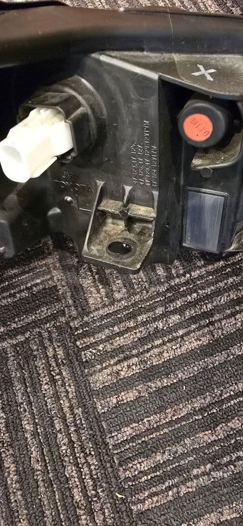 プリウス 60 Zグレード 助手席側 左 LEDヘッドライト ブラック 美品