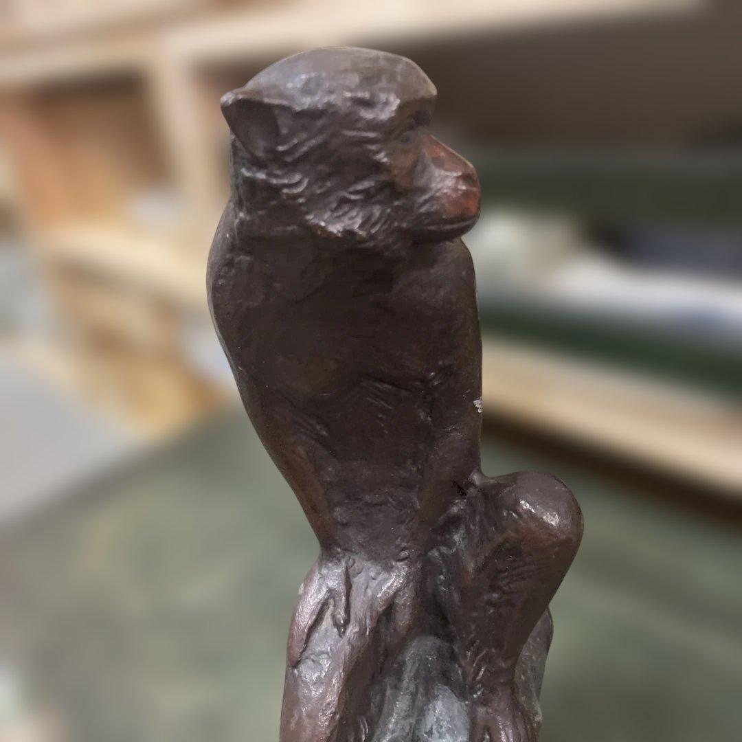 金属製猿の彫刻 約30センチ アンティーク調　重量感あります