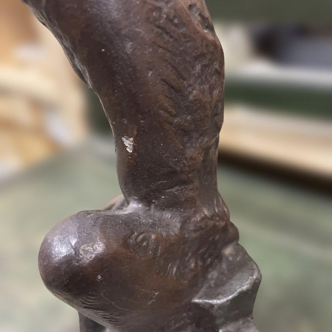 金属製猿の彫刻 約30センチ アンティーク調　重量感あります