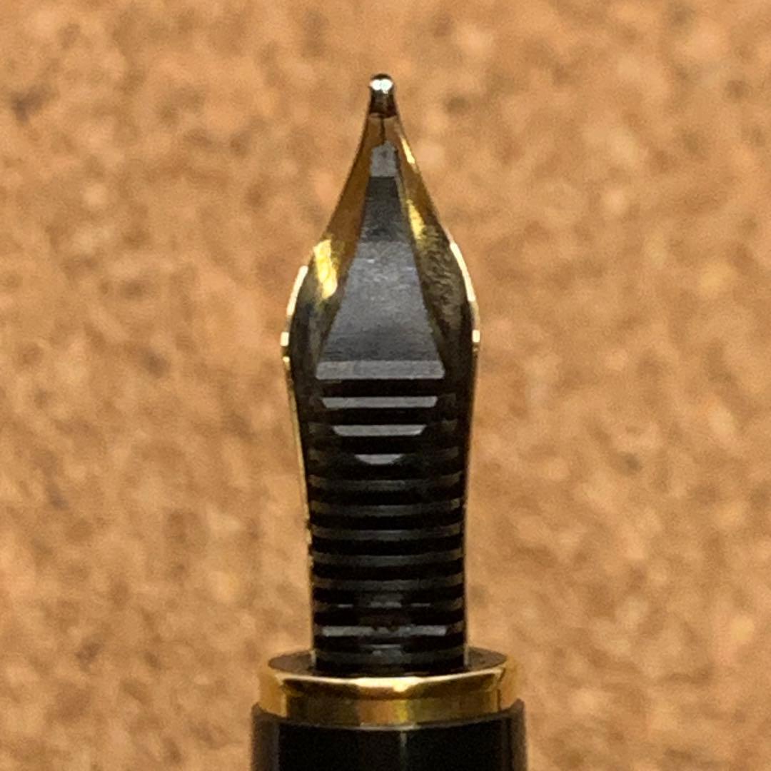 モンブラン　ノブレスオブリージュ　万年筆　黒　14K