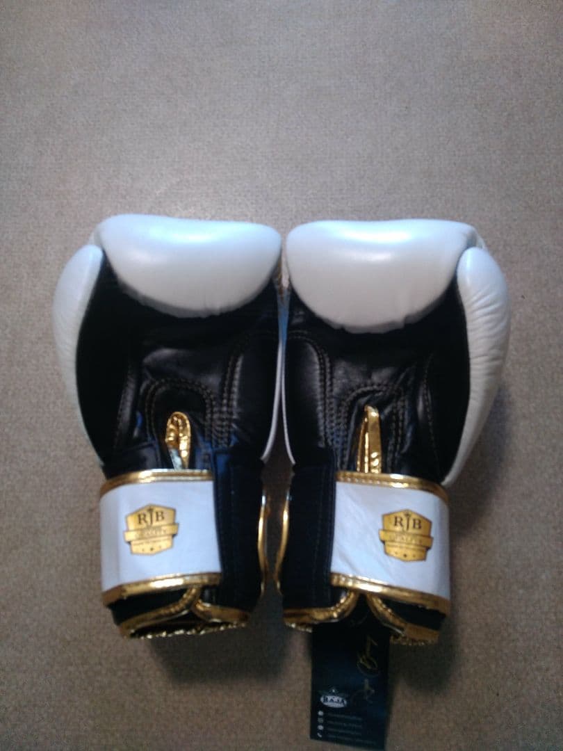 本革製RAJABOXINGボクシンググローブ 10oz 白 タトゥー柄