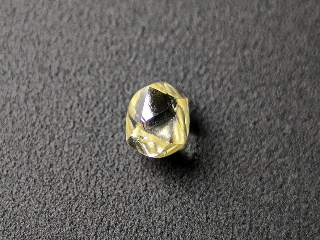 蛍光ダイヤモンド原石４色セット　計0.411カラット　ボツワナ産