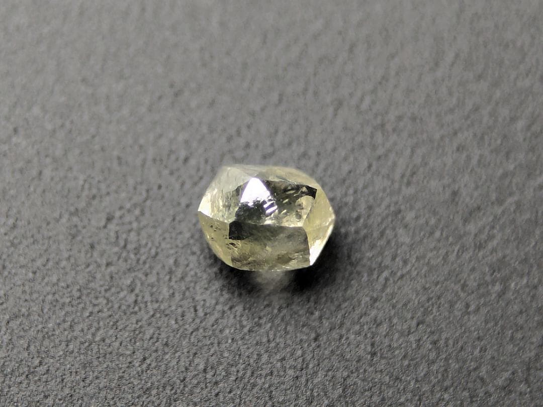 蛍光ダイヤモンド原石４色セット　計0.411カラット　ボツワナ産