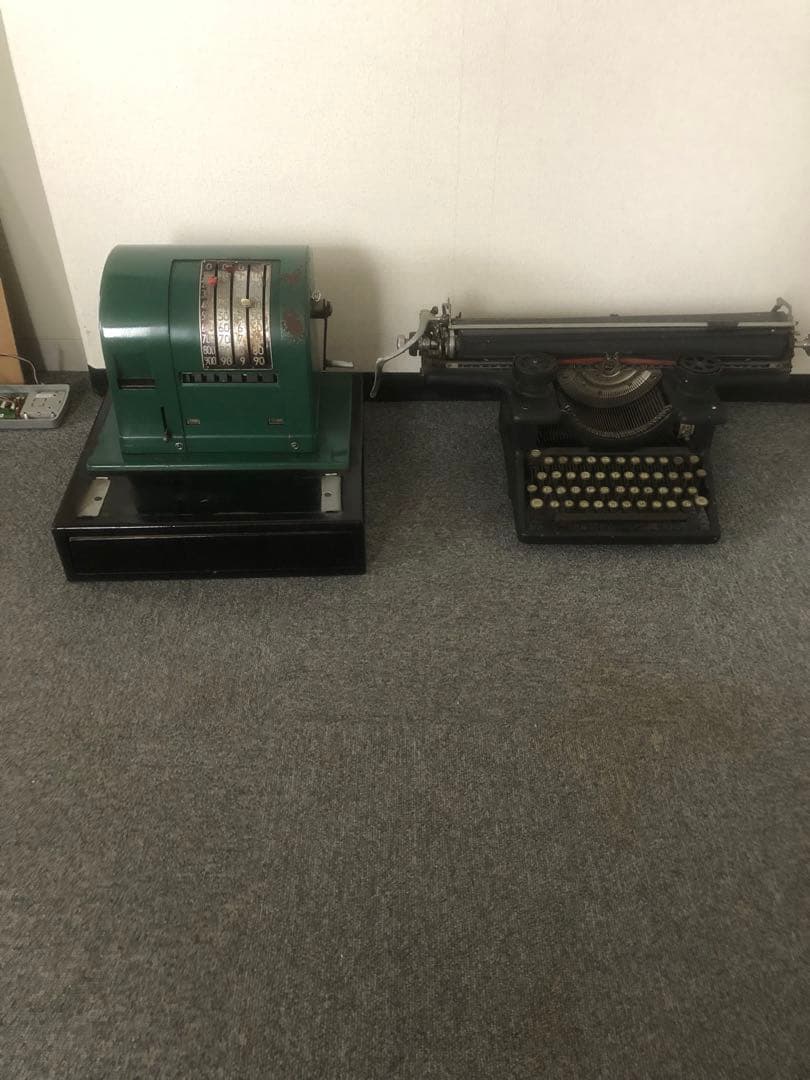 年代物　アンティーク　手動タイプライター　BLACK (外国製)