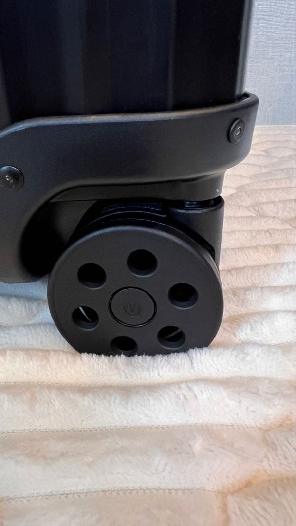 RIMOWA リモワ トパーズ ステルス 82L 986.15 4輪新品です