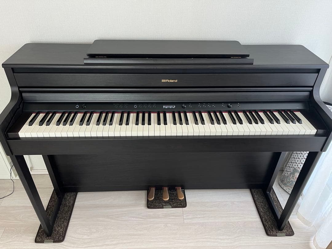 ローランド HP704 ブラック 88鍵 電子ピアノ　椅子別