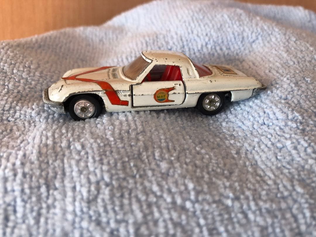 トミカ　ウルトラマン　マットカー　箱付き