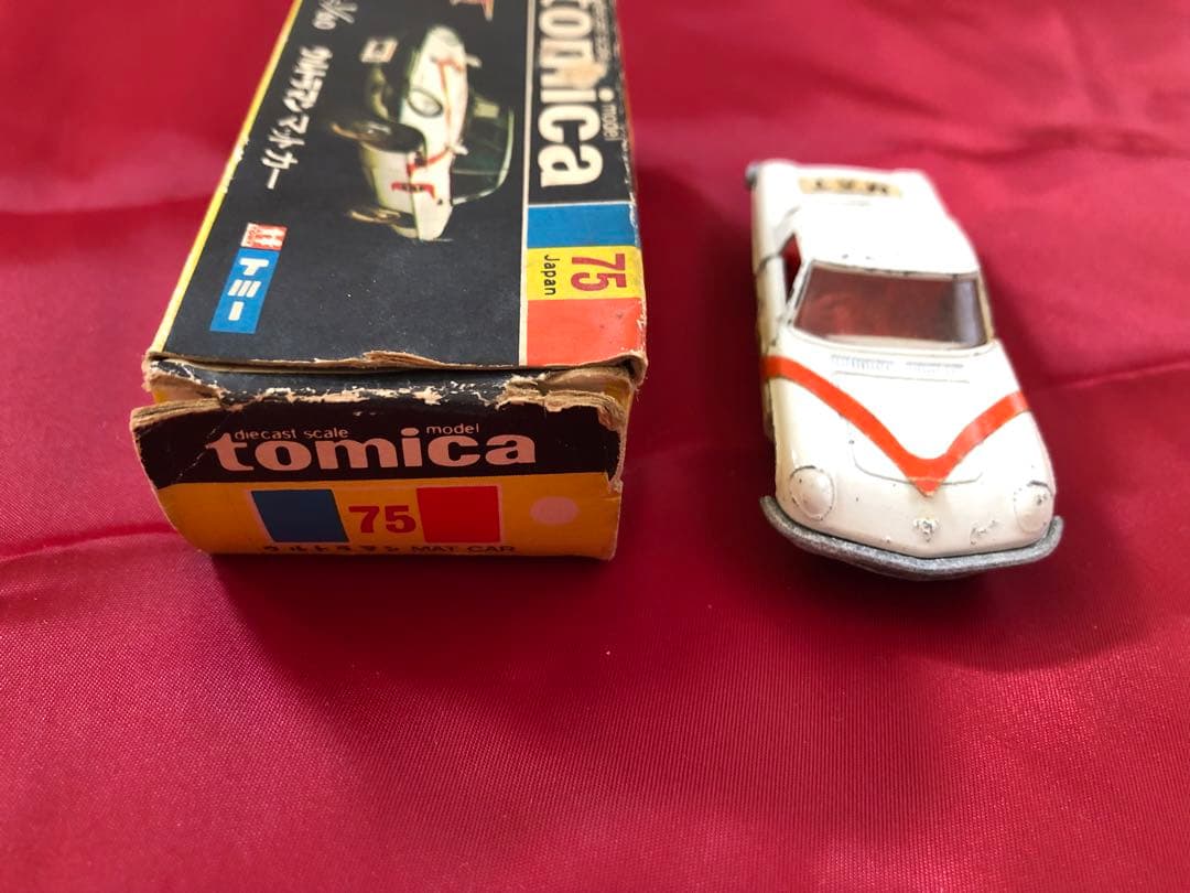 トミカ　ウルトラマン　マットカー　箱付き