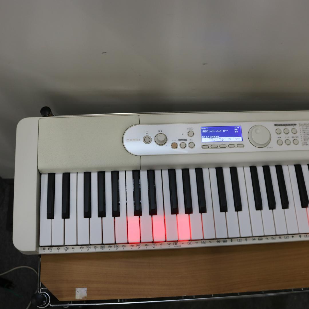 美品 CASIO 電子ピアノ 光ナビゲーション LK-526 2022年製