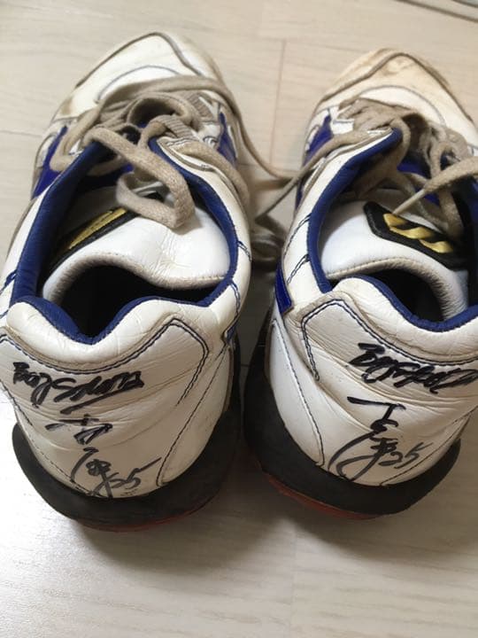 村田修一 直筆サイン入りスパイク 本人使用済