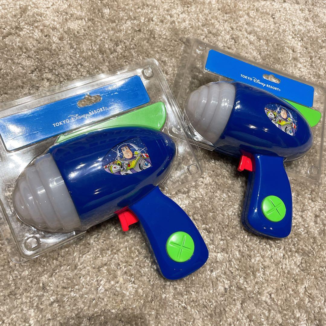 バズライトイヤーアストロブラスター　ディズニー　バッジ　おもちゃ　バズ