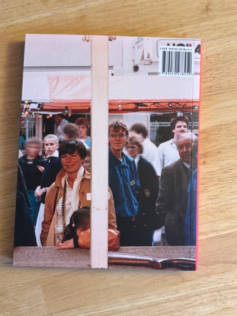 芸術写真 IN ALMOST EVERY PICTURE #7 Erik Kessels