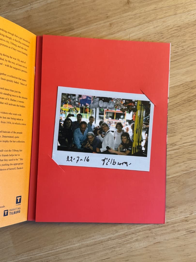 芸術写真 IN ALMOST EVERY PICTURE #7 Erik Kessels