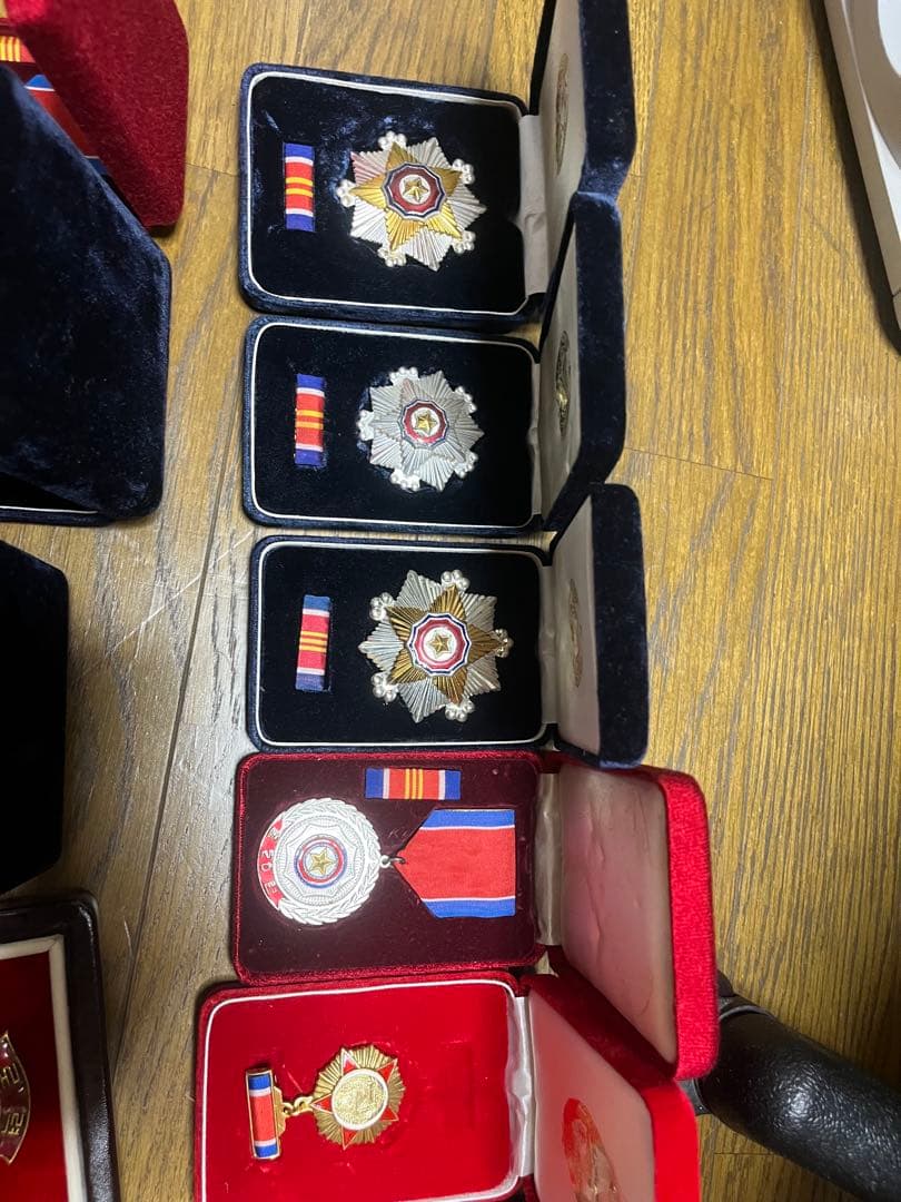 ド*ス様 北朝鮮　勲章メダル