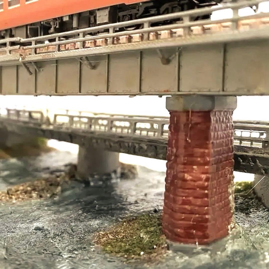 Nゲージ　鉄道　ジオラマ　模型　ガーター橋と架道橋　展示台　LED照明付き