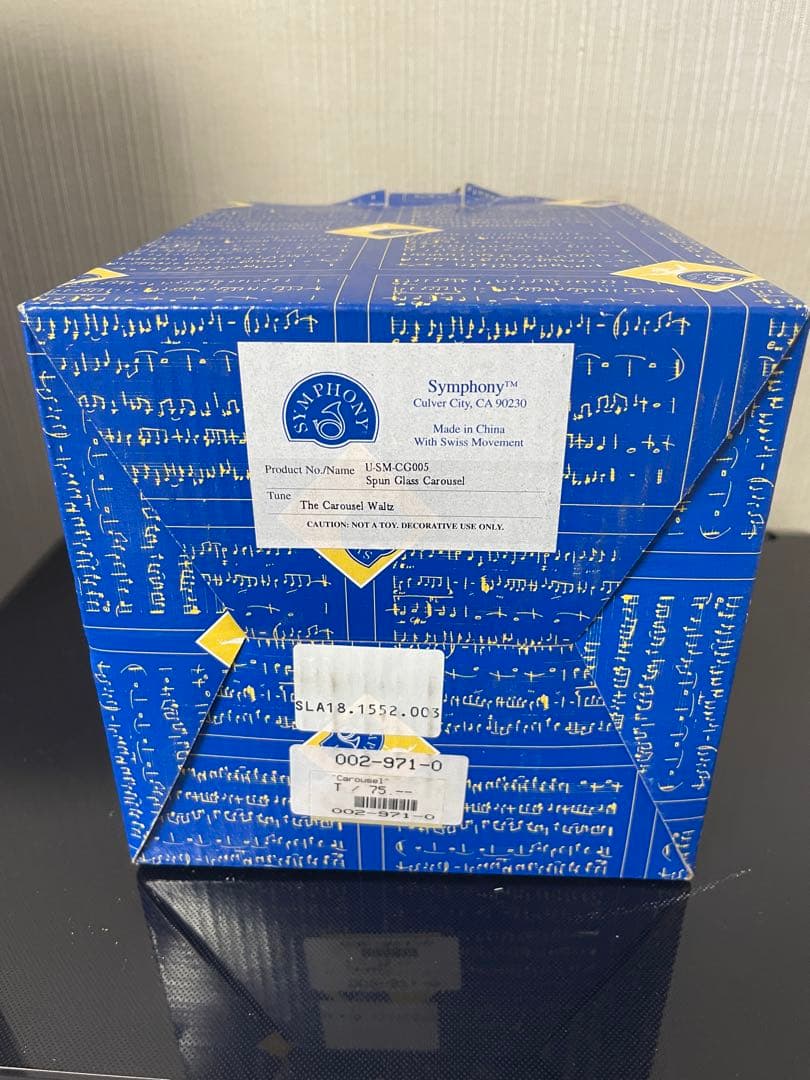 ガラス細工の回転木馬のオルゴール　アンティーク　レトロ